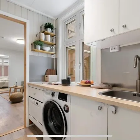 Bo I Bergens Eldste Smau Pa Nostet - Sentralt Og Rolig