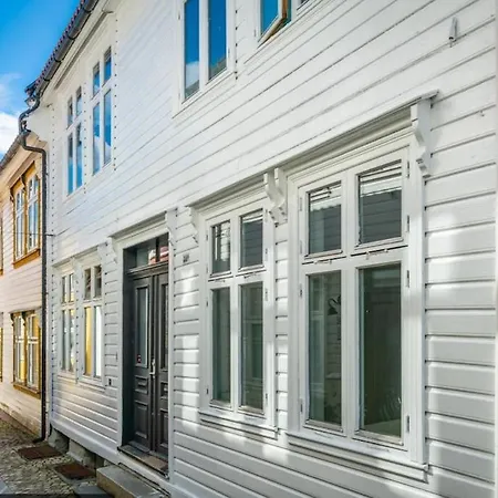 Bo I Bergens Eldste Smau Pa Nostet - Sentralt Og Rolig *