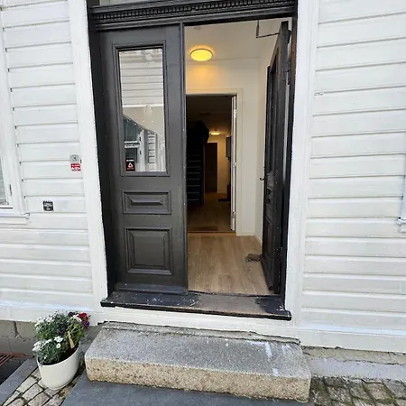 Bo I Bergens Eldste Smau Pa Nostet - Sentralt Og Rolig * Bergen