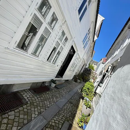 Bo I Bergens Eldste Smau Pa Nostet - Sentralt Og Rolig * Bergen