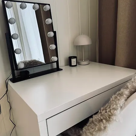 Bo I Bergens Eldste Smau Pa Nostet - Sentralt Og Rolig Apartament *