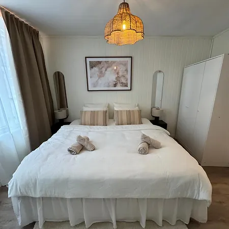 Bo I Bergens Eldste Smau Pa Nostet - Sentralt Og Rolig Apartament *