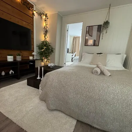 Bo I Bergens Eldste Smau Pa Nostet - Sentralt Og Rolig Apartament