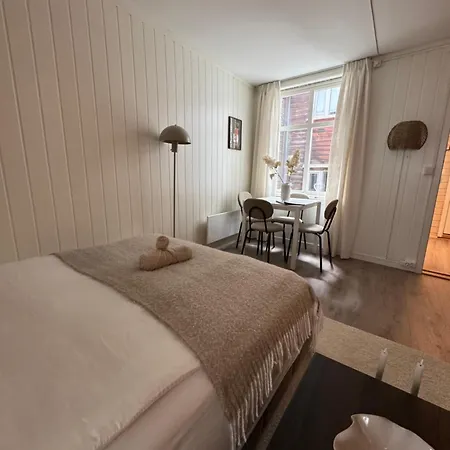 Apartament Bo I Bergens Eldste Smau Pa Nostet - Sentralt Og Rolig *