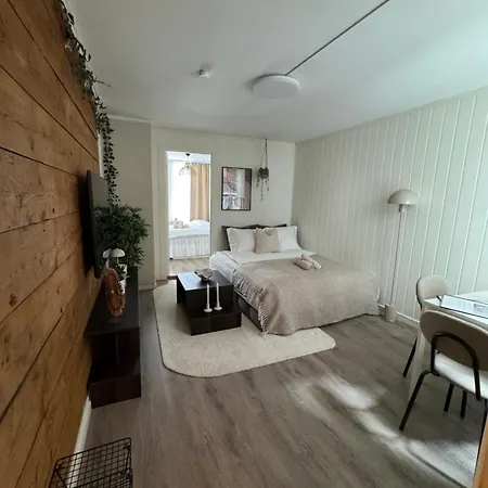 Apartment Bo I Bergens Eldste Smau Pa Nostet - Sentralt Og Rolig Bergen