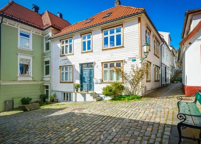 Apartment Bo I Bergens Eldste Smau Pa Nostet - Sentralt Og Rolig Bergen