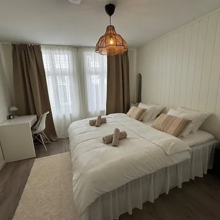 Apartment Bo I Bergens Eldste Smau Pa Nostet - Sentralt Og Rolig Bergen